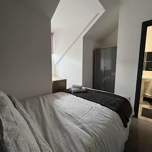 Grove Road Guesthouse, Comfortable, Budget, Friendly Wakefield